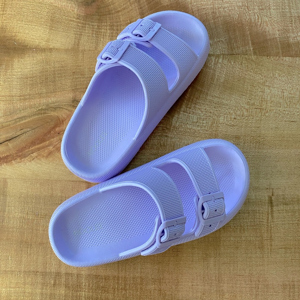 🌸 Light purple cushioned slide strap sandals 🌸